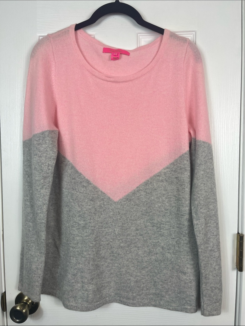 Lilly Pulitzer pink/grey 100% cashmere long sleeved sweater size medium.